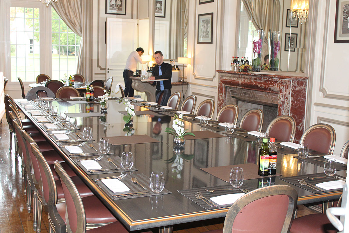 La salle à manger du « Château » où les Bleus prennent leurs repas en commun.